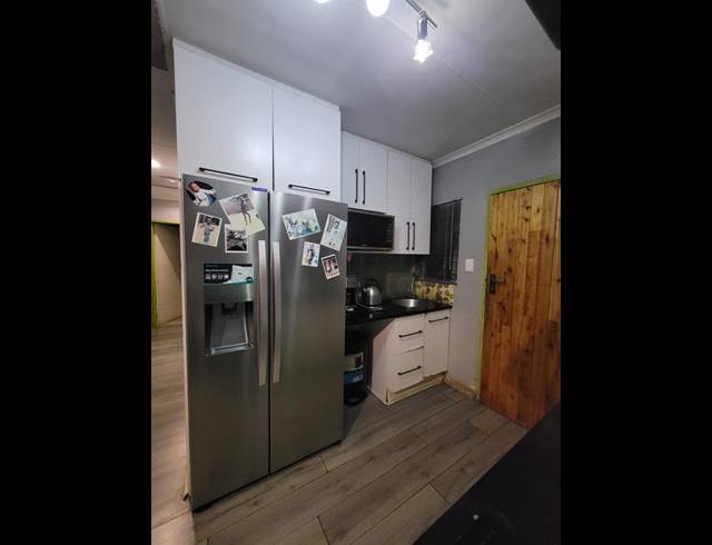 4 BEDROOM HOUSE FOR SALE IN PROTEA GLEN EXT